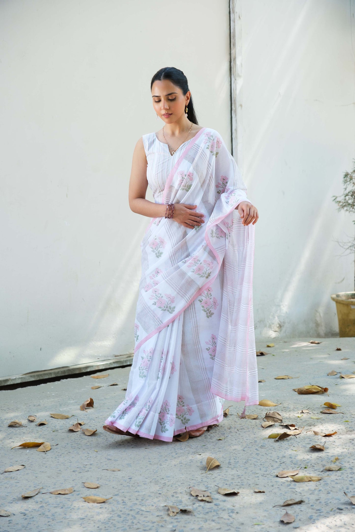 Akira block printed Saree Pink
