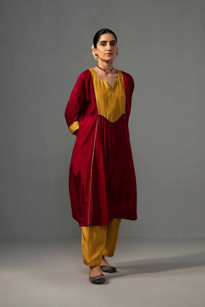 Ajooni Set Red