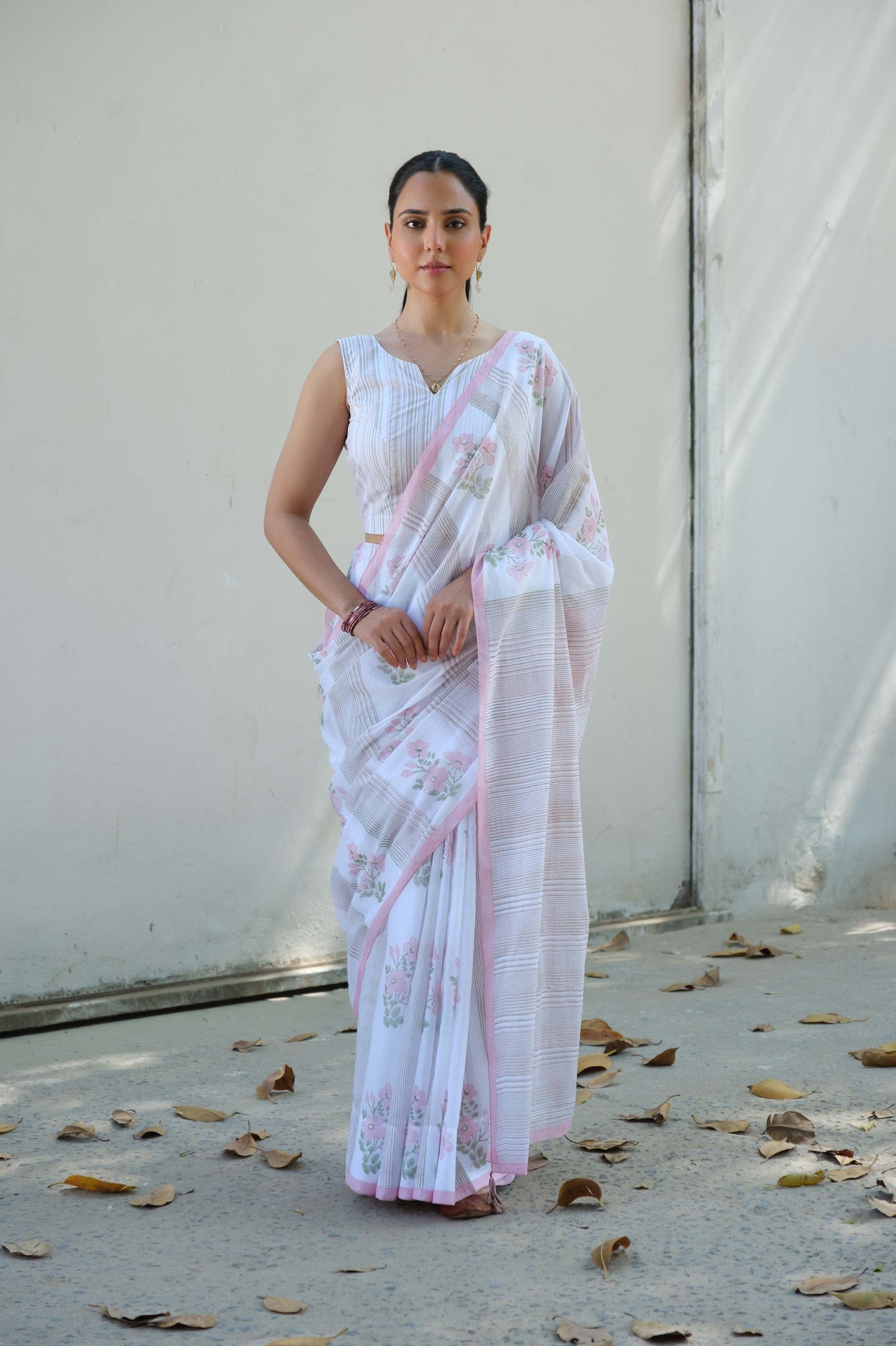 Akira block printed Saree Pink