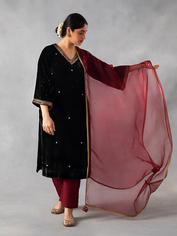 Nauheed Kurta Pant Dupatta Set Balck