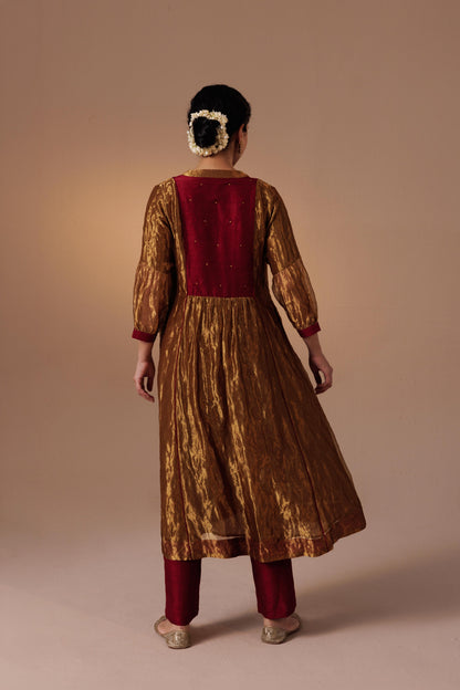Raghvi Kurta Set- Gold