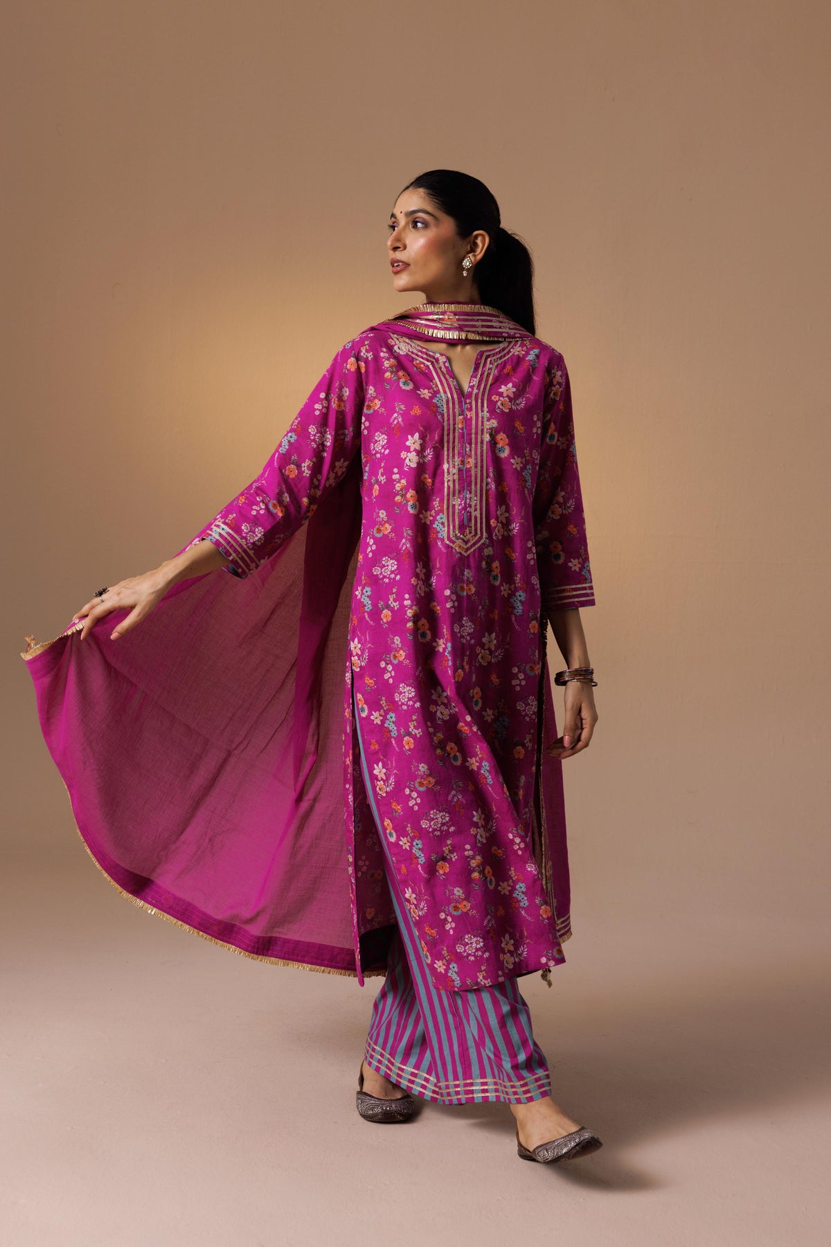 Avanti Printed Gota Pink
